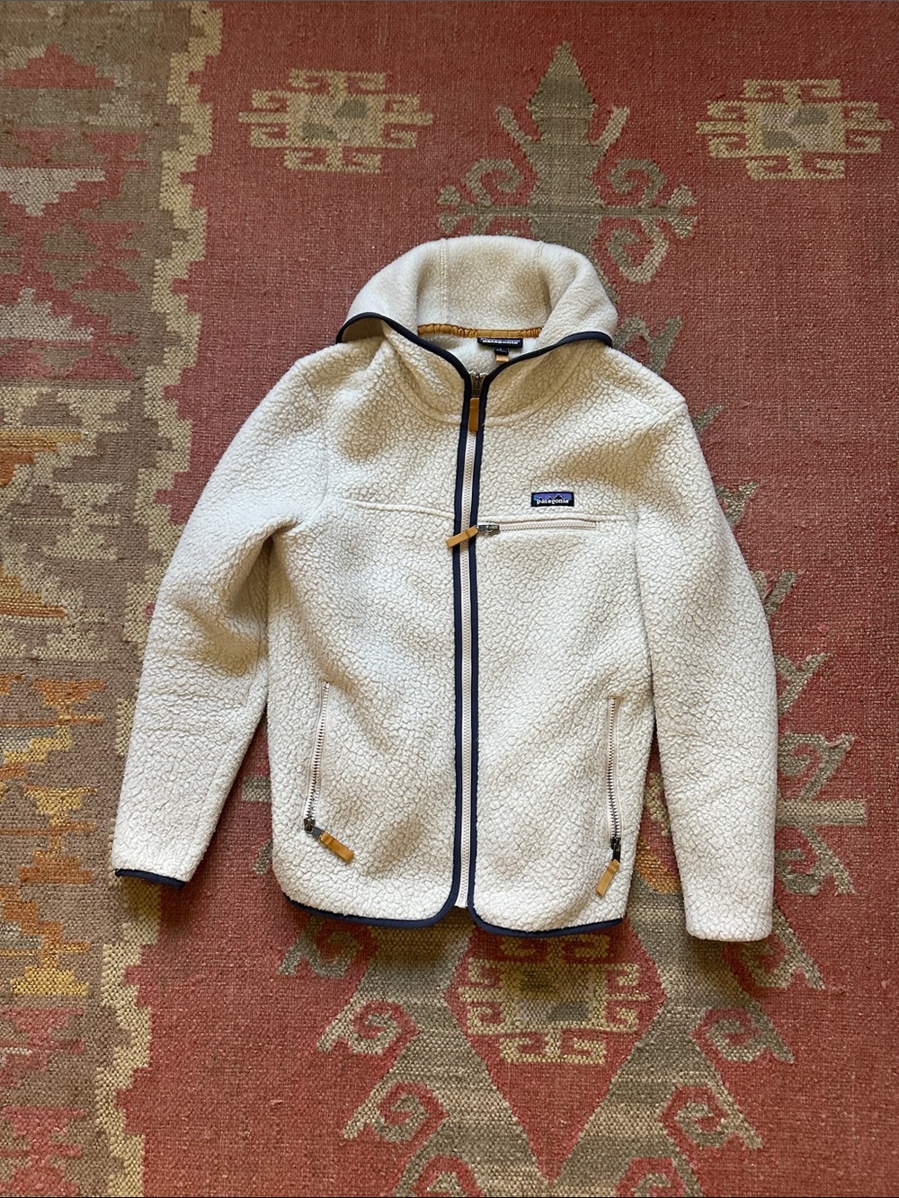 Patagonia women’s  Cream Fleece Puffer Jacket with Contrast Trim size small